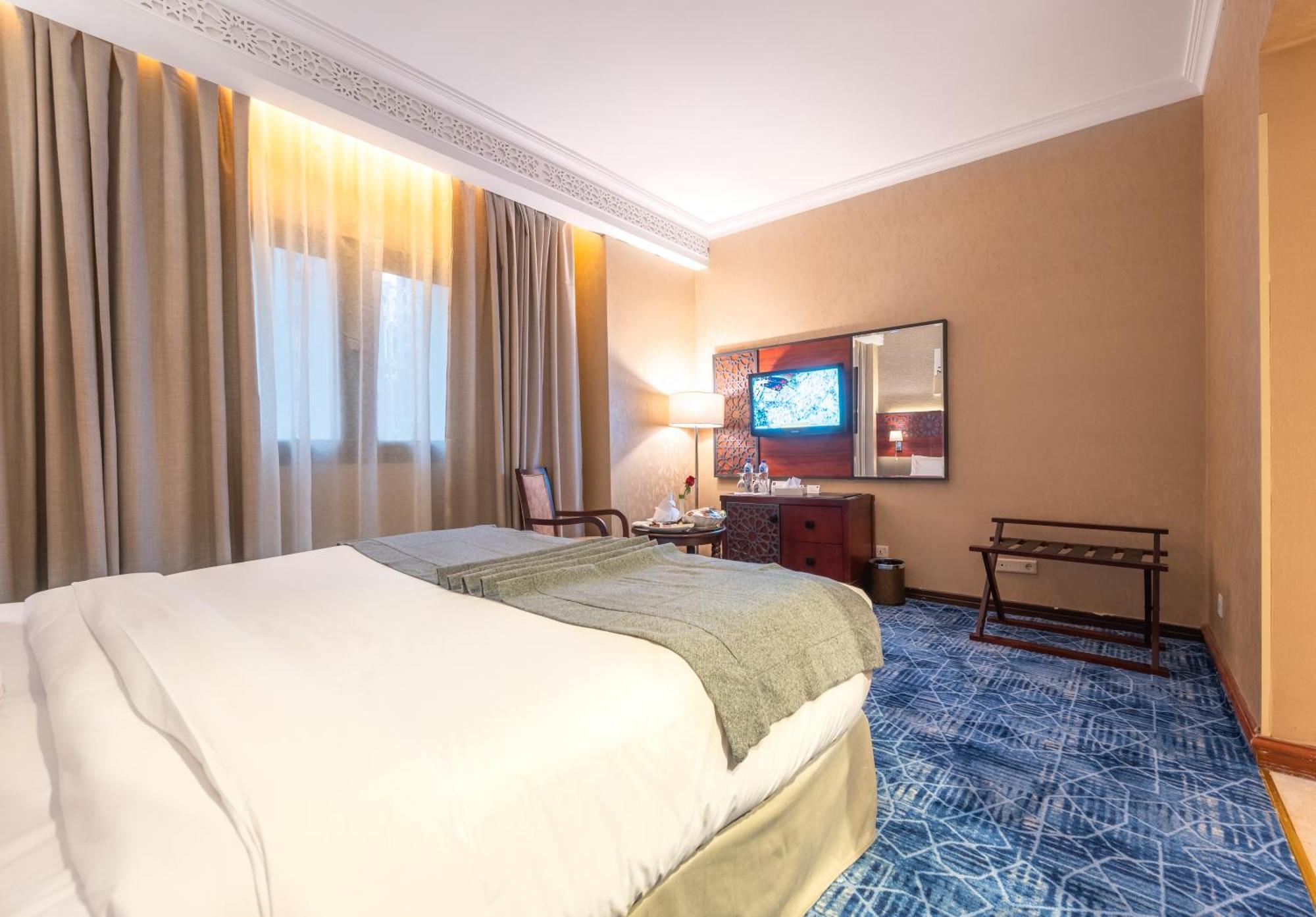Hotel Shaza Regency Plaza Al Madinah Medina Exterior foto A room at the hotel